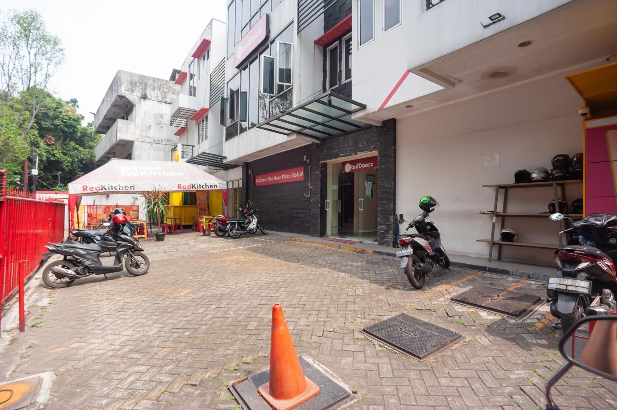 Reddoorz Plus Near Plaza Blok M Τζακάρτα Εξωτερικό φωτογραφία